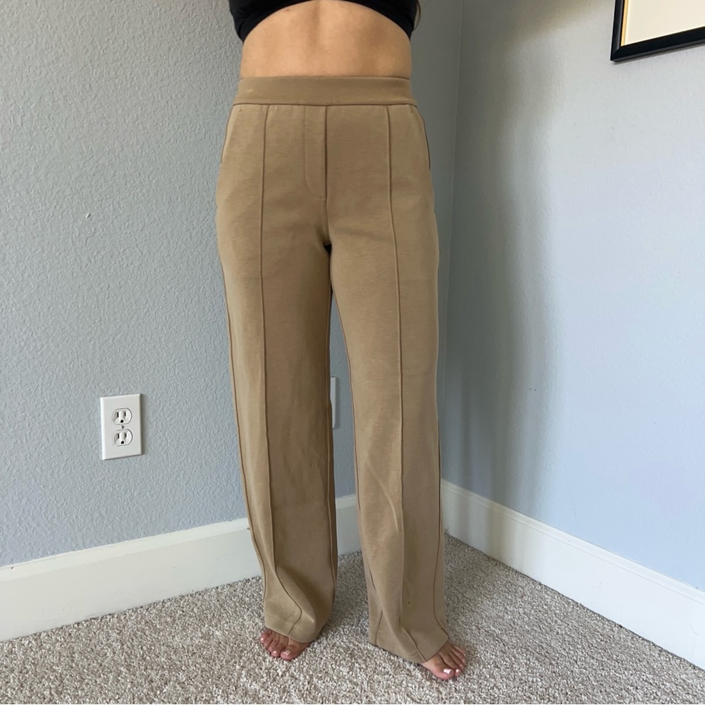Lululemon Softstreme Pintuck Mid-Rise Petite Tan Pants 26” x 27” Short Inseam